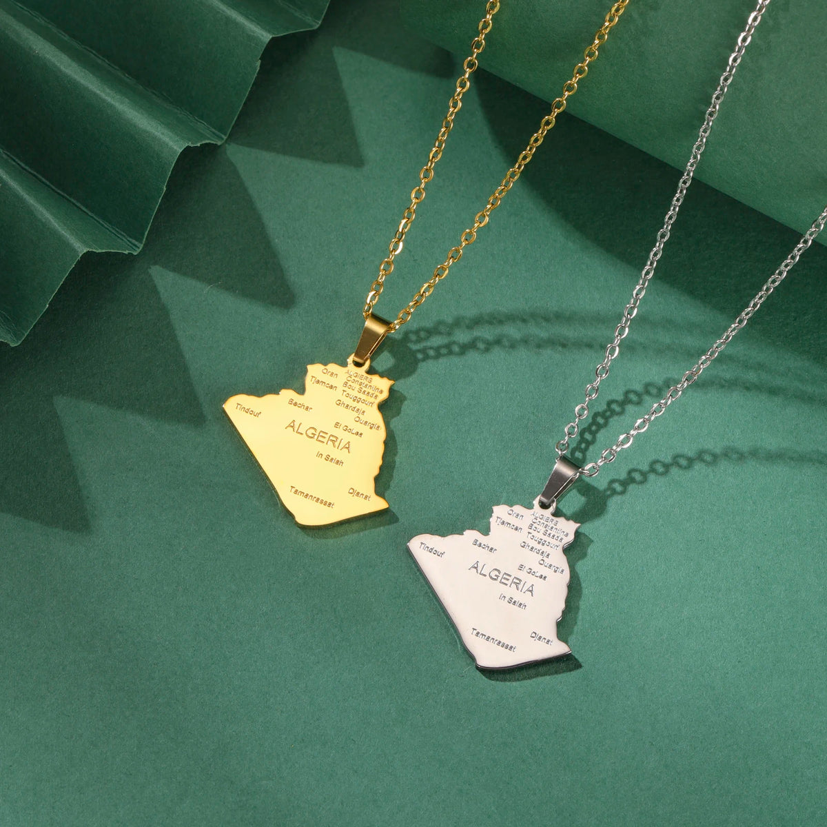 Collier pendentif carte d'Algérie en acier inoxydable doré